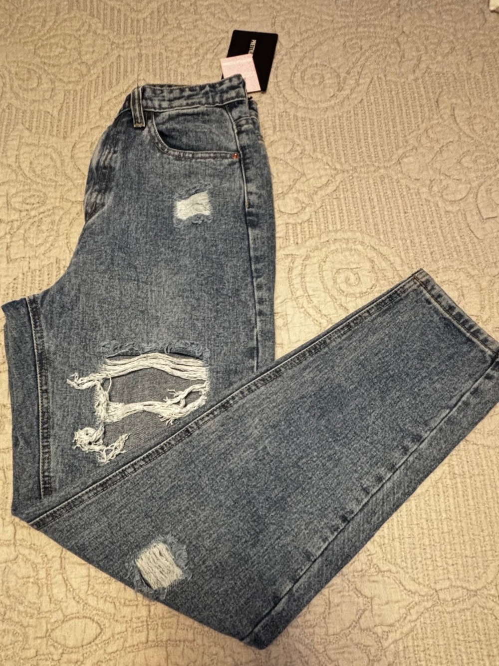 PrettyLittleThing Mid Blue Distressed Mom Jeans US 4